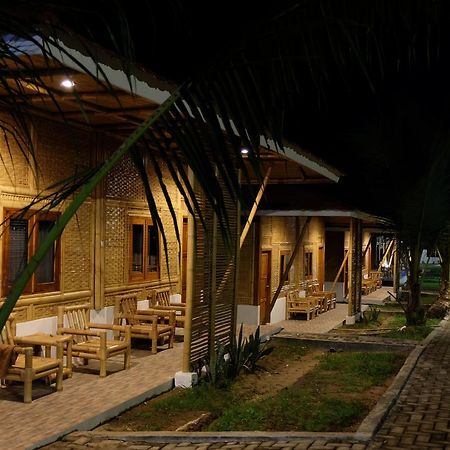 Sawarna Paradiso Bagian luar foto